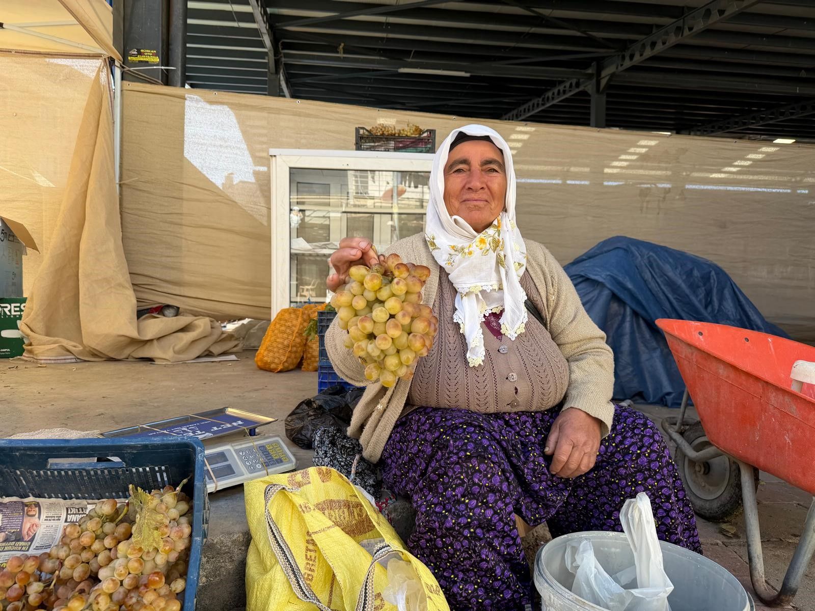 Meşhur Koçak Üzümü Tezgahlardaa (2)