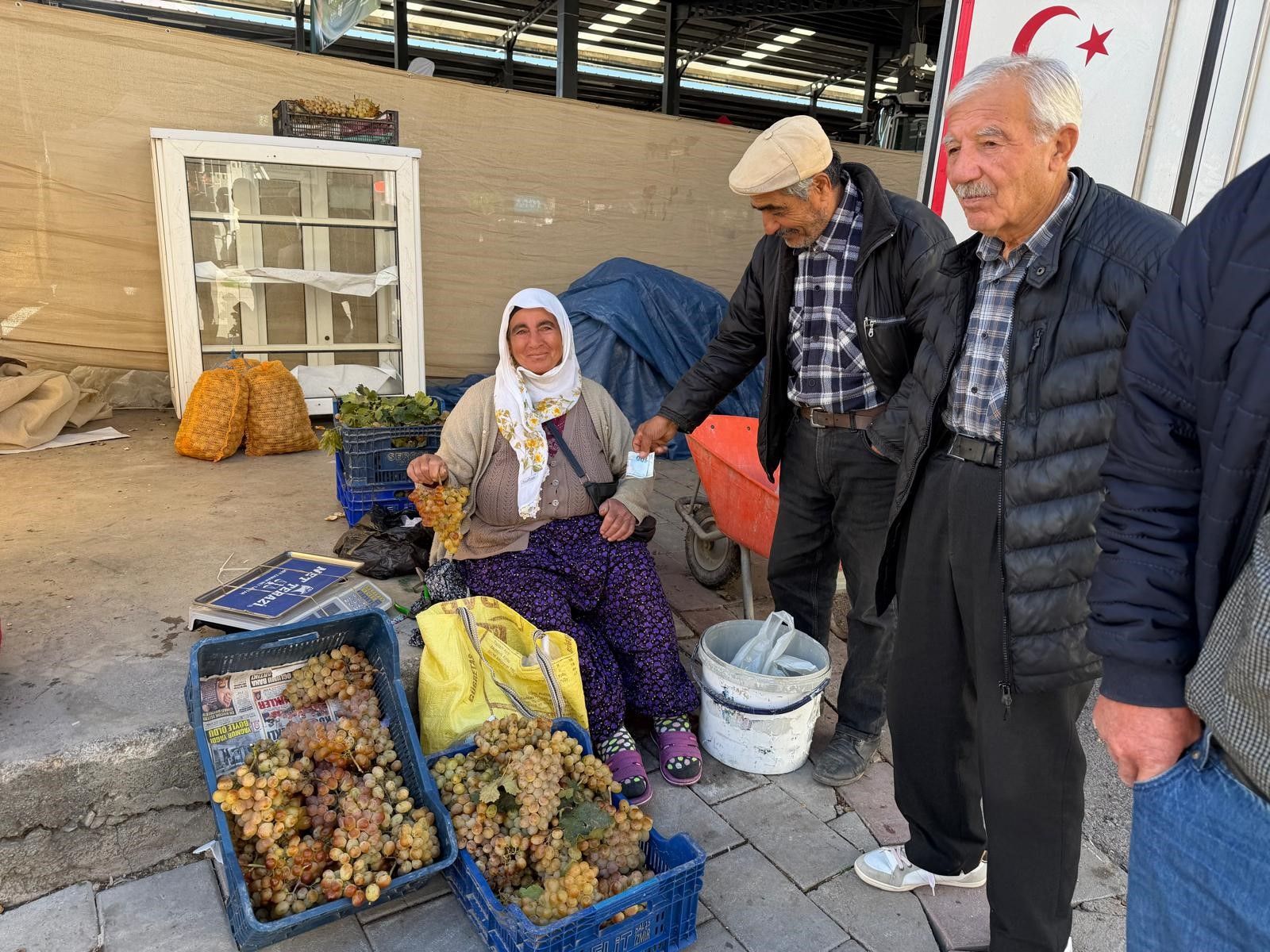Meşhur Koçak Üzümü Tezgahlardaa (3)