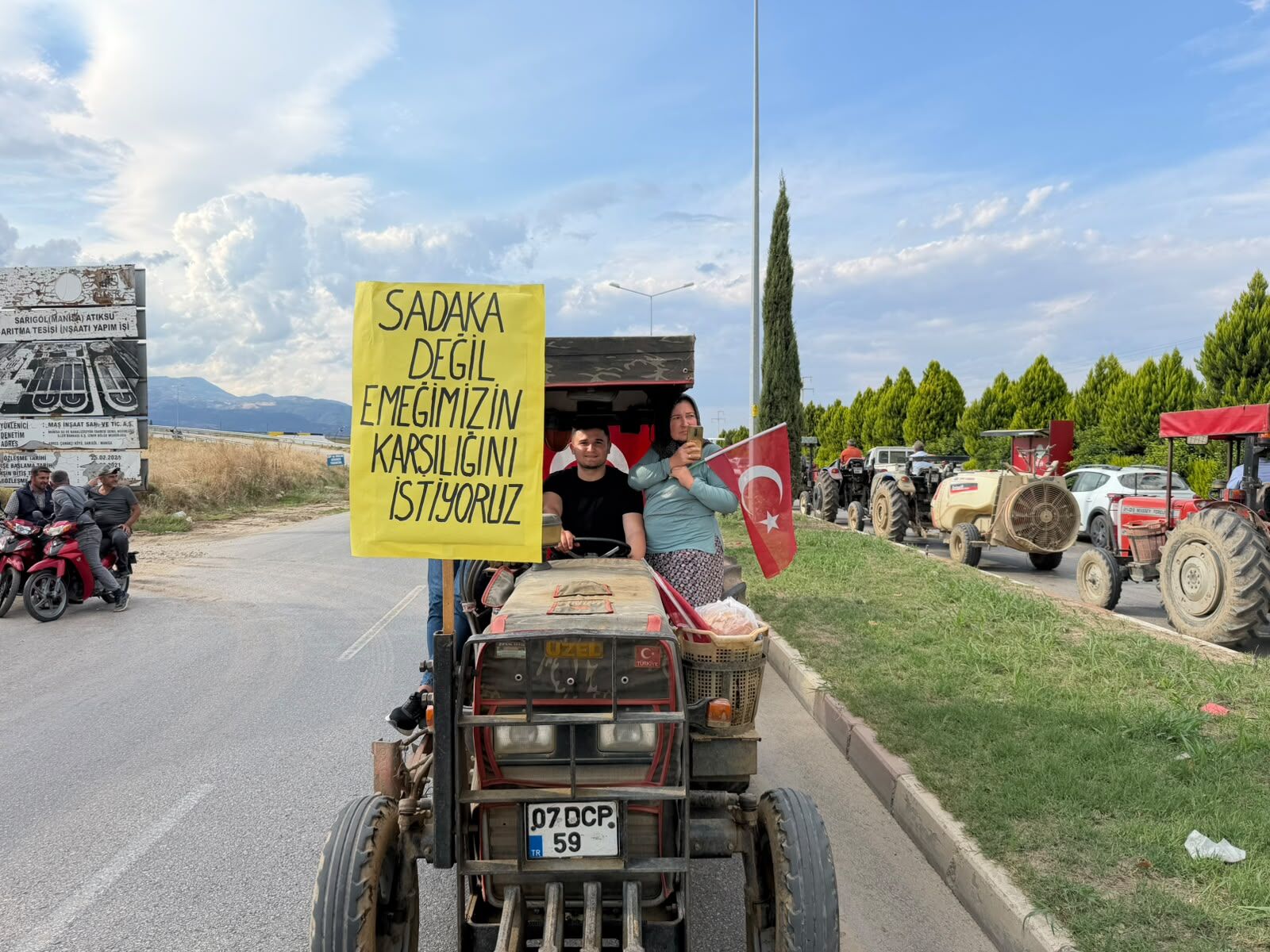 Sarıgöl'de Traktör Konvoyu (1)
