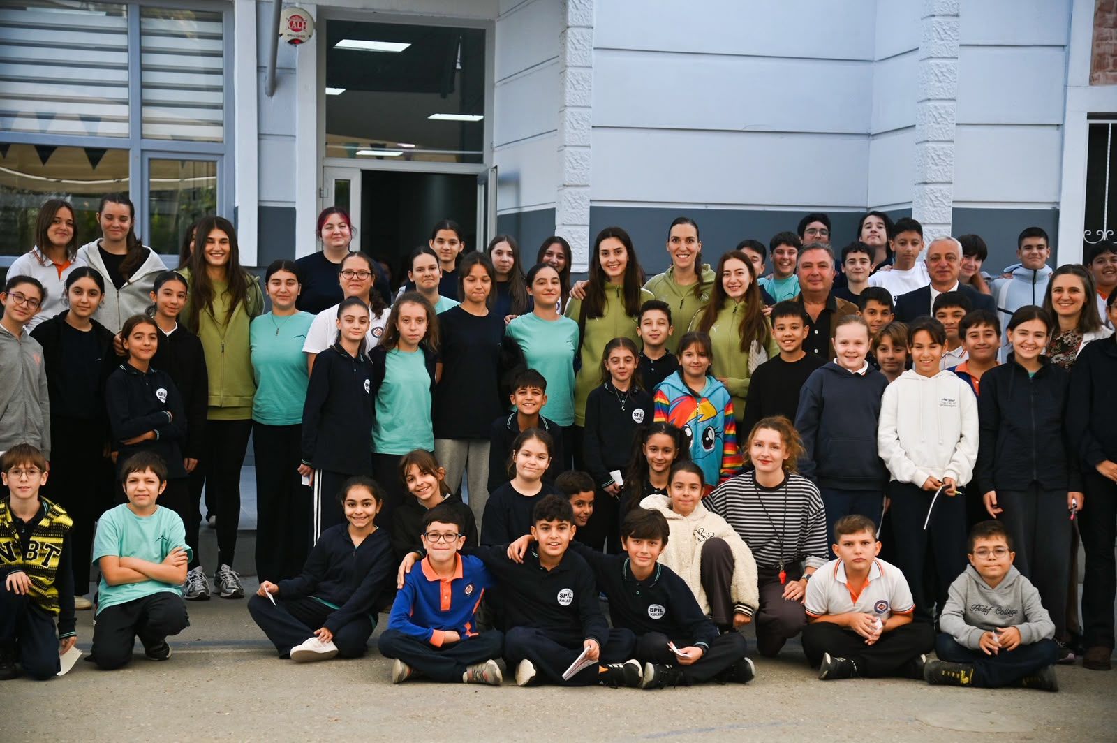 Spil Koleji’nde Voleybol Dolu Bir Gün (2)