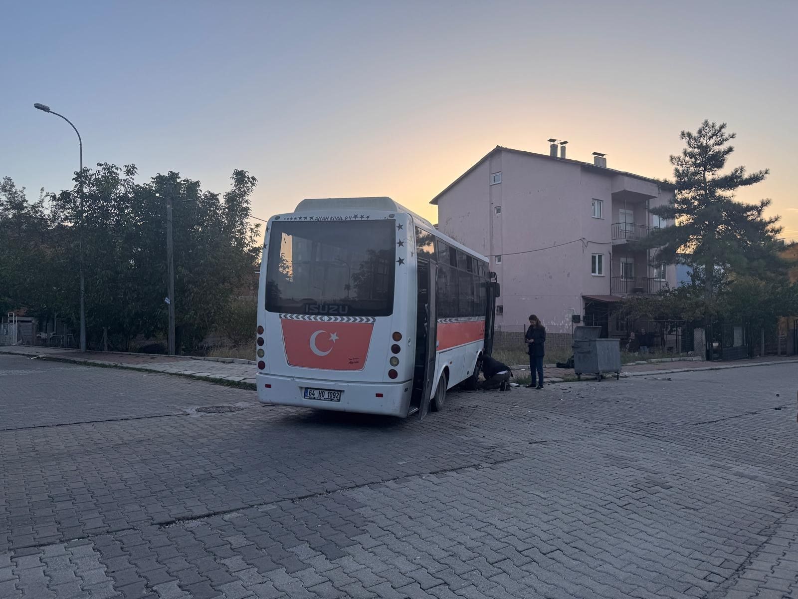 Uşak’ta Midibüs Ile Otomobil Çarpıştı Çok Sayıda Yaralı (1)