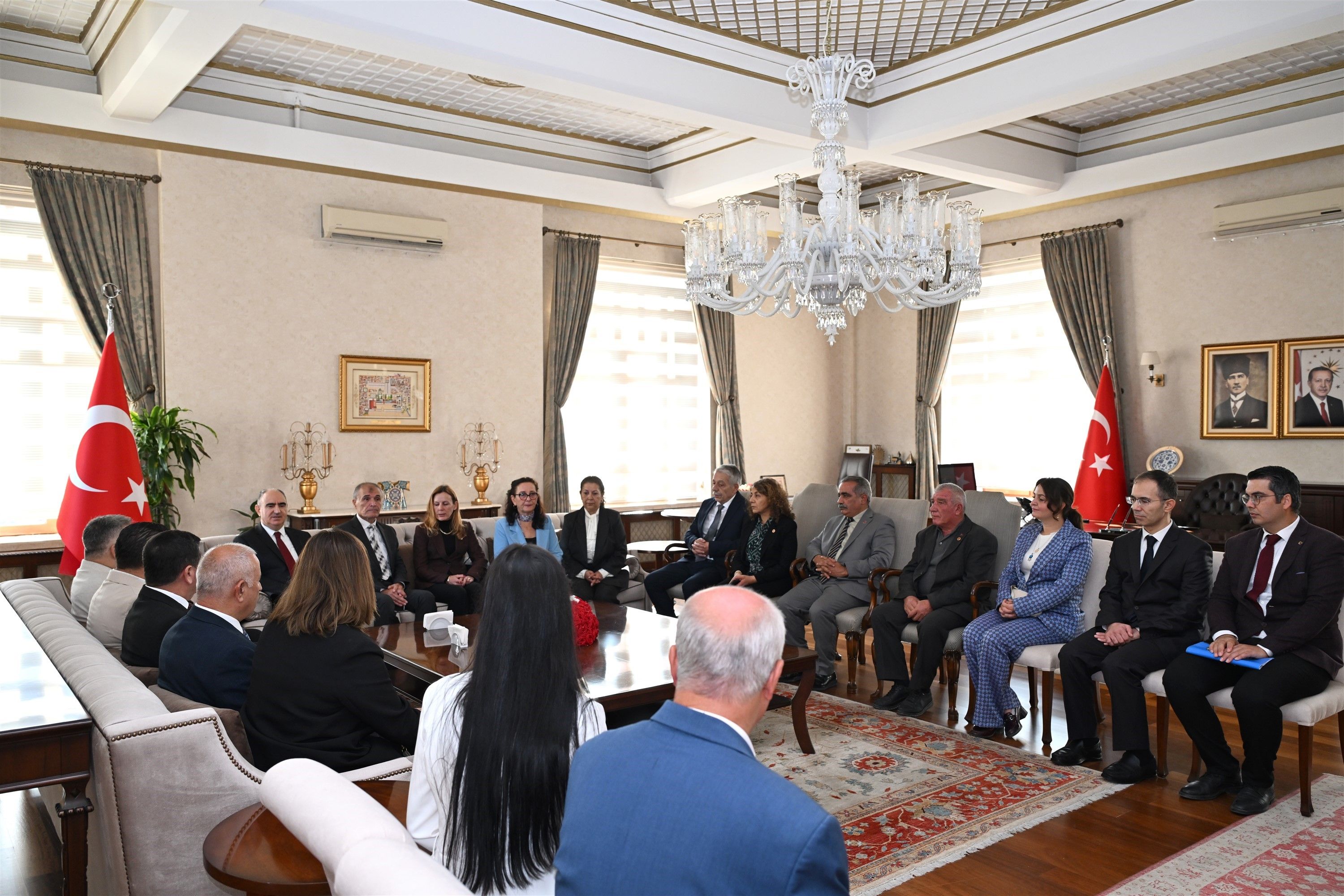 Vali Özkan Muhtarlarla Bir Araya Geldi! (1)