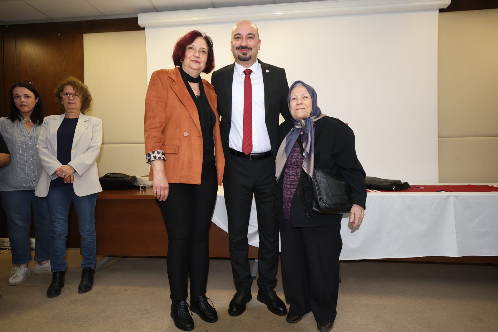 Yeni̇ Parti Yunusemre İlçe Başkanı Yalçın Arcak Mazbatasını Aldı (1)