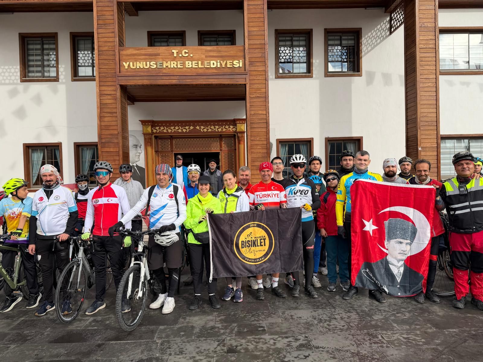 Yunusemre’de Cumhuriyet Için 103 Kilometre Pedal Çevirdiler! (1)
