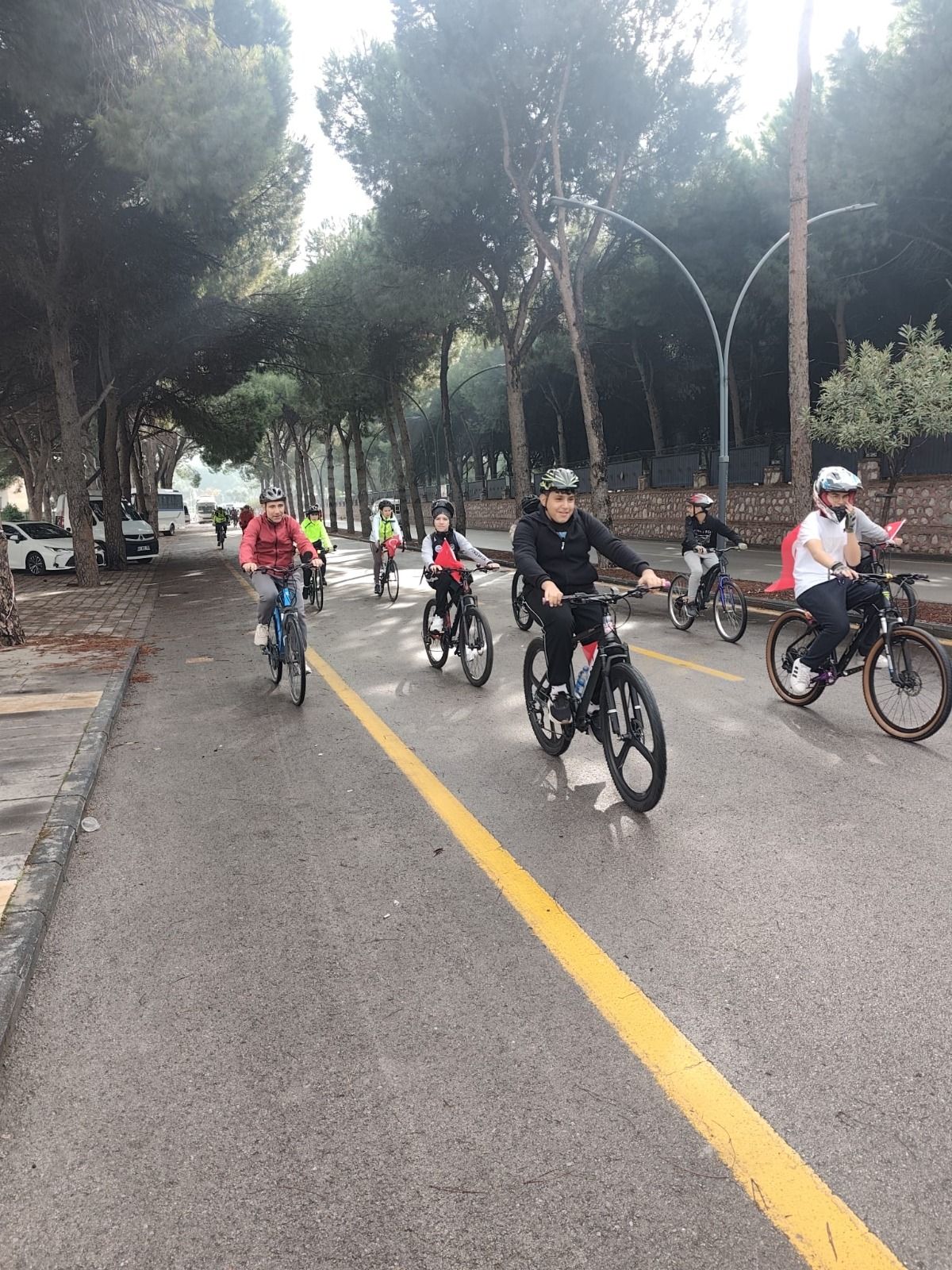 Yunusemre’de Cumhuriyet Için 103 Kilometre Pedal Çevirdiler! (2)
