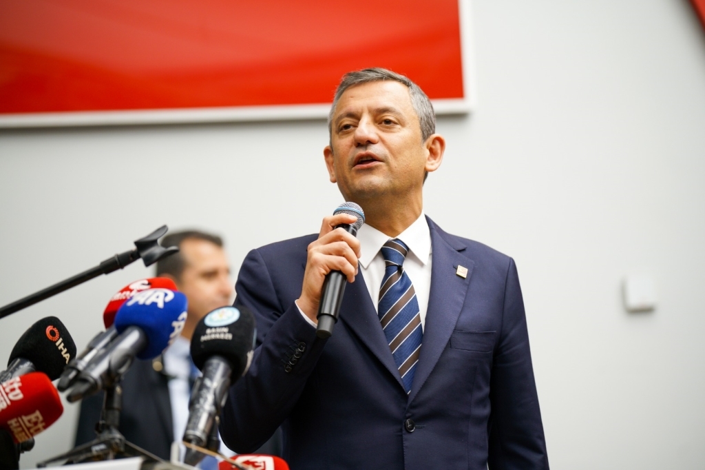 Özgür Özel Manisa'da Konuştu Kadın Erkek Eşitliğini Her Alanda Güçlendireceğiz (2)